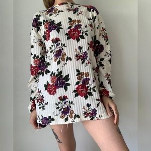 Vintage Floral long sleeved top with ribbed texture ☀️